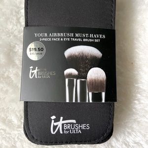 It cosmetics travel brush set